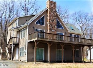 111 Paul Revere Rd, Lackawaxen, PA 18435