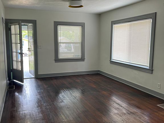 5th image of 1007 E 75th Ter
