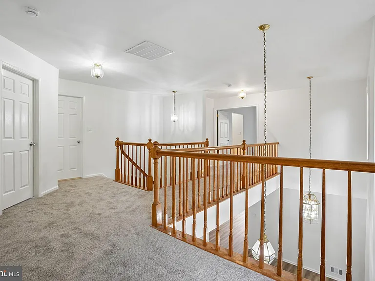 1 Colebrook Ct — Photo 16