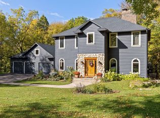 6390 Pleasant View Cv, Chanhassen, MN 55317