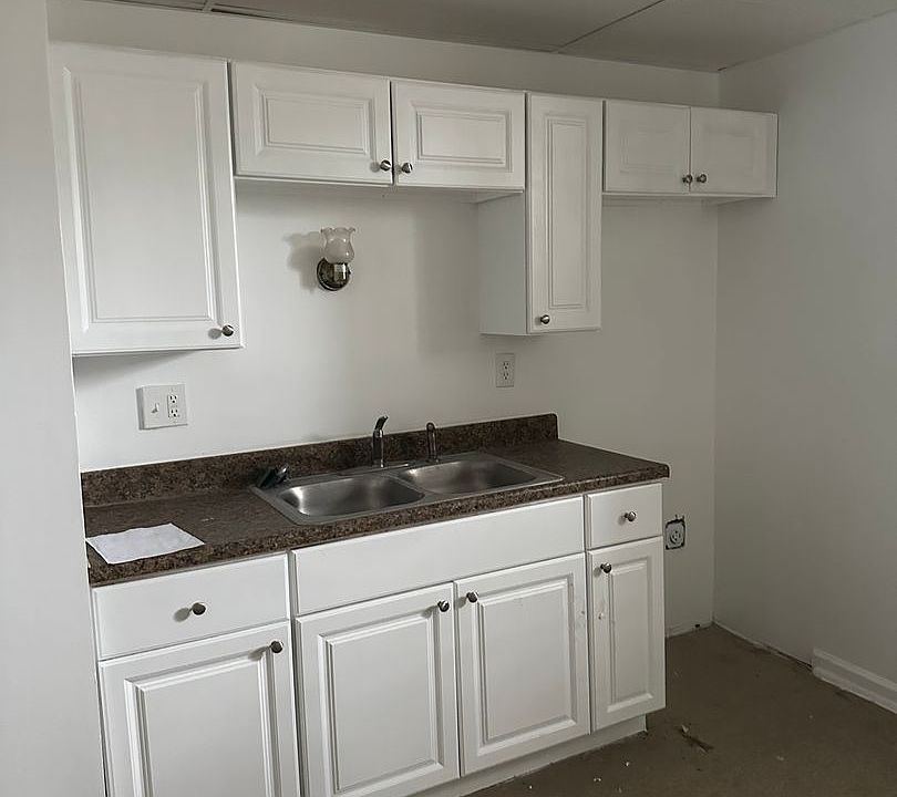 1st image of 13725 La Salle Blvd APT B8
