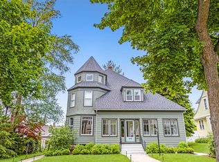 408 N Spring St, Elgin, IL 60120