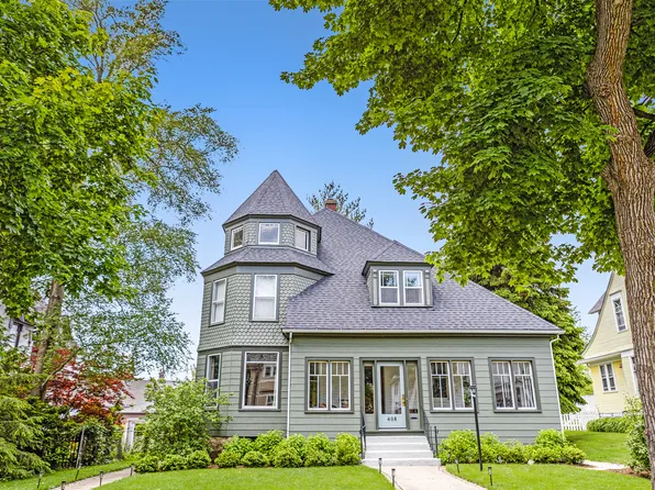 408 N Spring St, Elgin, IL 60120