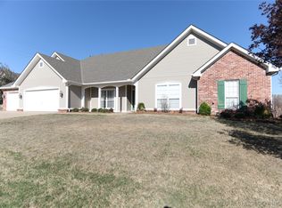 2800 Montrose Dr, Bartlesville, OK 74006
