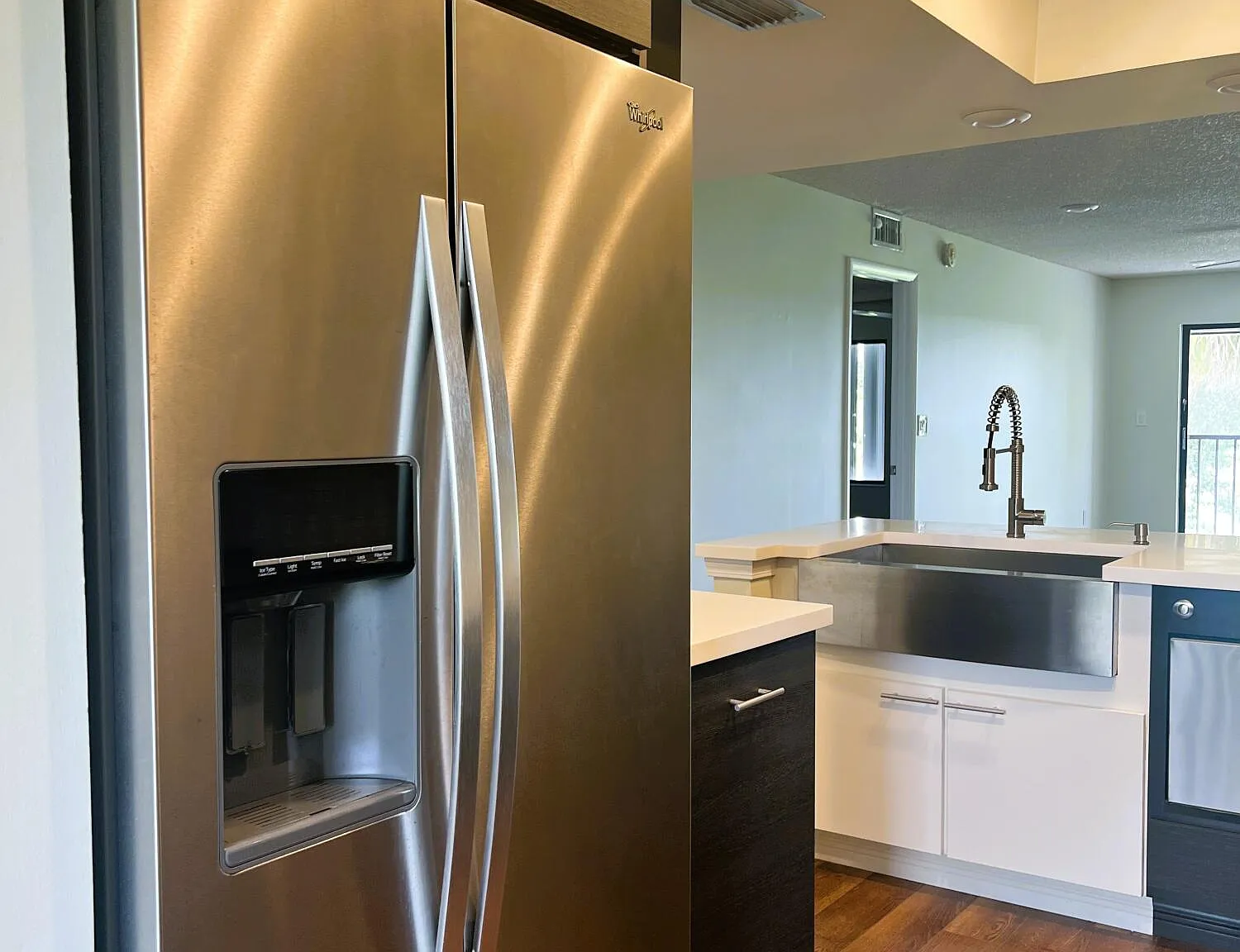 2 bed, 2.0 bath, 1118 sqft, $1,900 — Photo 3