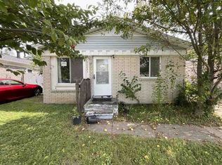 20023 Syracuse Ave, Brownstown, MI 48174