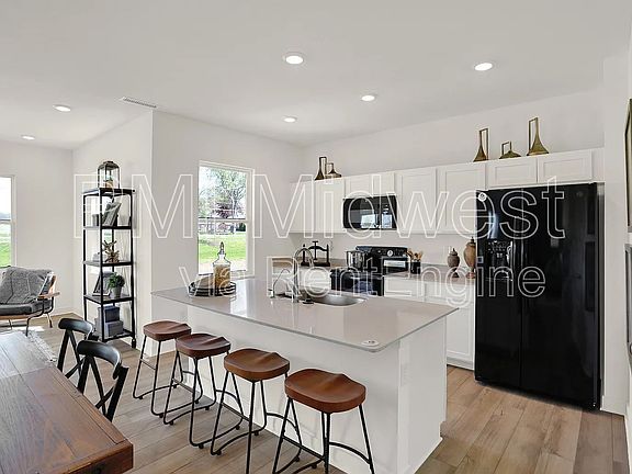 4th image of 11812 Vale St