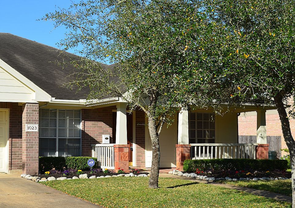 1st image of 1023 Bayhill Dr