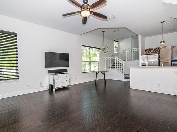 4th image of 602 Batten Ct