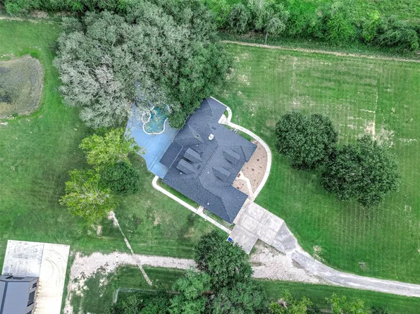16610 Meadow Ln, Danbury, TX 77534