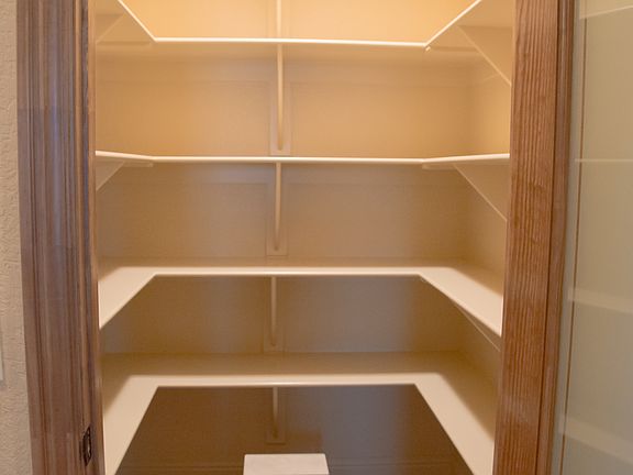 Walk in Pantry