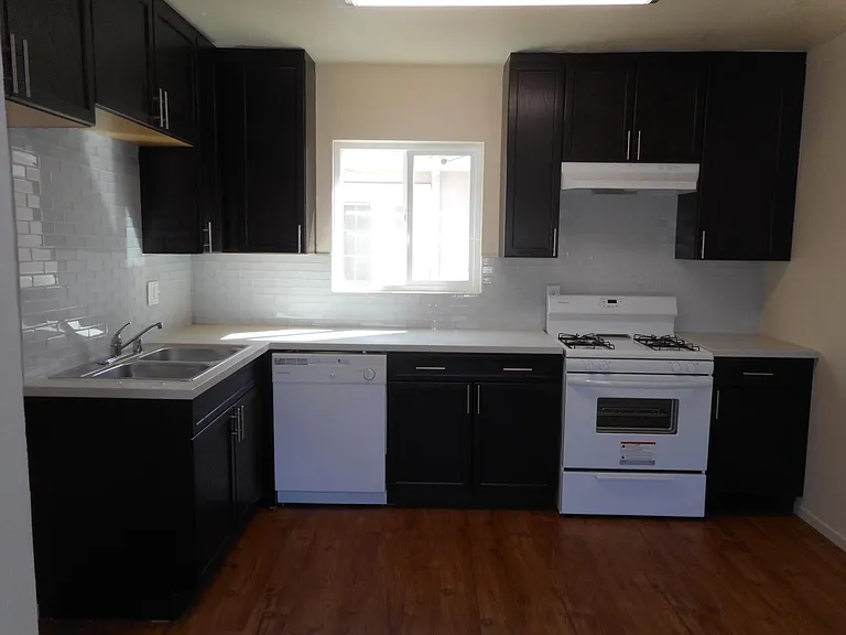 1523 Plaza Del Amo — Photo 6