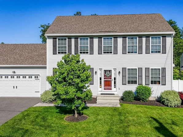 4 Chestnut St, Hudson, NH 03051