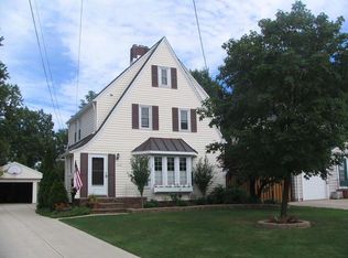 1667 Edgefield Rd, Lyndhurst, OH 44124