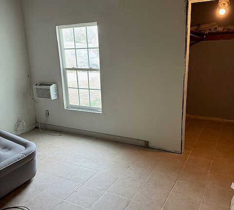 4th image of 617 Nickel St