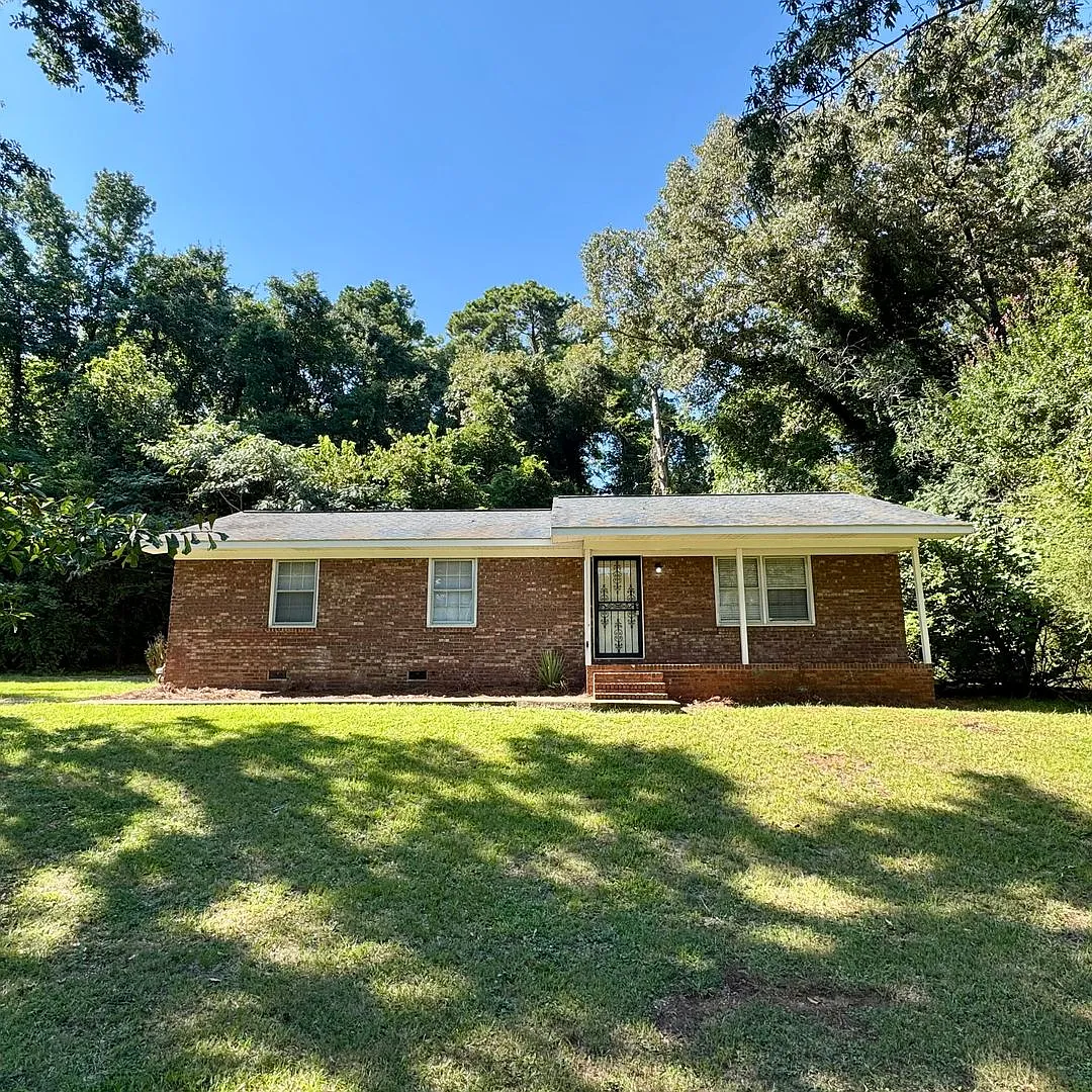 Charming 3-Bedroom Home in Eastaboga — Photo 1