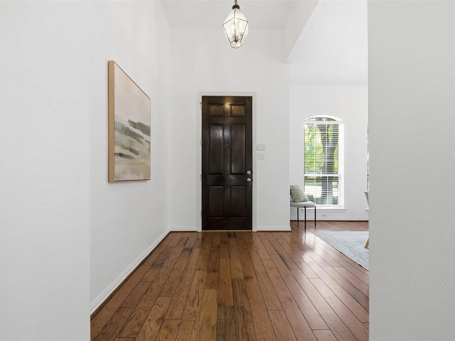 4 bed, 3.0 bath, 2352 sqft, $2,600 — Photo 3