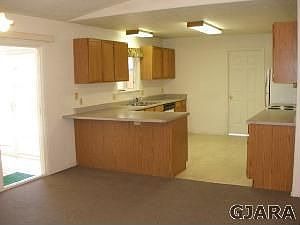 3rd image of 586 Eastwood St