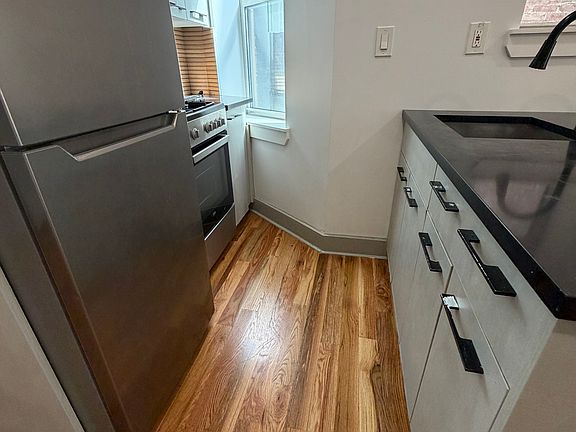 2nd image of 181 Baldwin Ave #2R