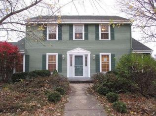 415 Whipple Tree Ln, Waterford, WI 53185