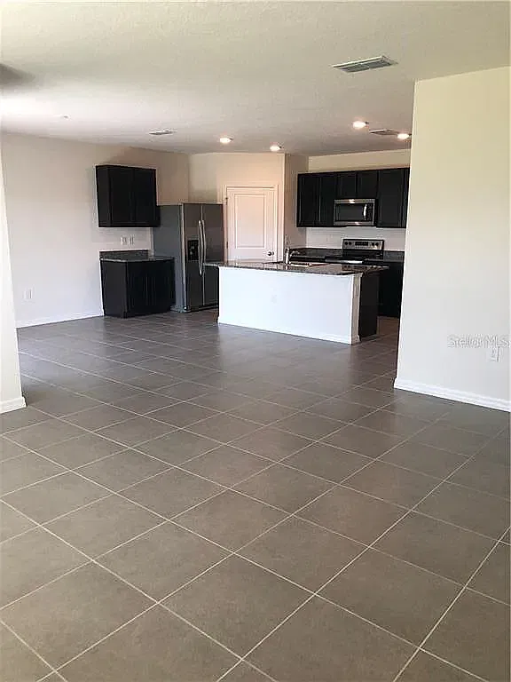 4 bed, 1828 sqft, $2,800 — Photo 3