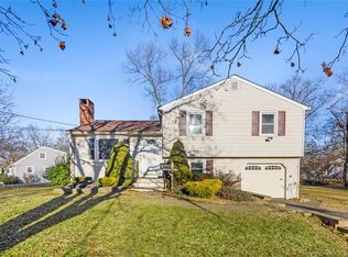 76 Heather Ln, Windsor Locks, CT 06096