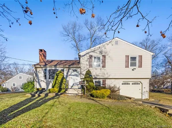 76 Heather Lane, Windsor Locks, CT 06096