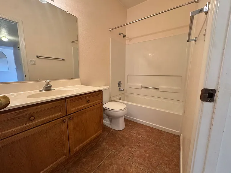 500 Phoenix Ave NW — Photo 5