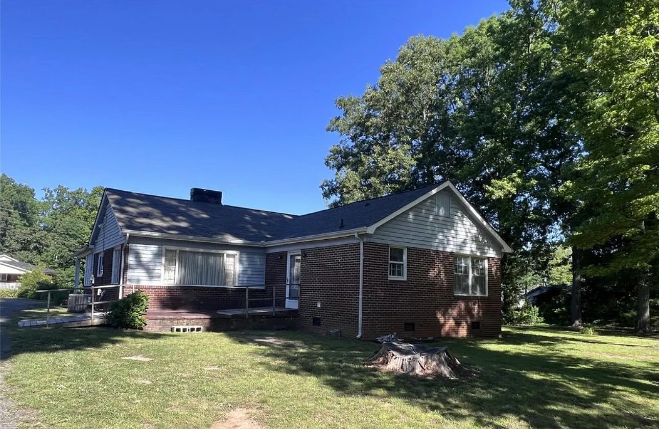 3 bed, 1432 sqft, $1,600 — Photo 4