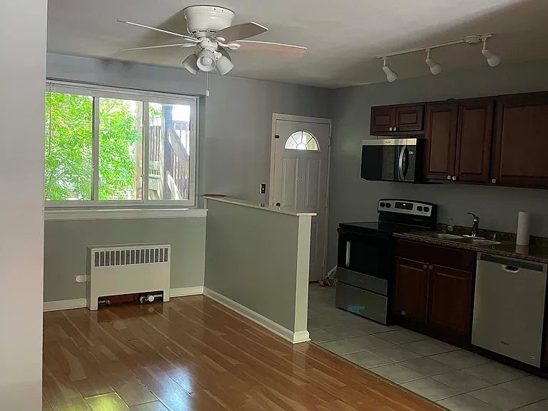 2841 W Arthur Ave #1 — Photo 8
