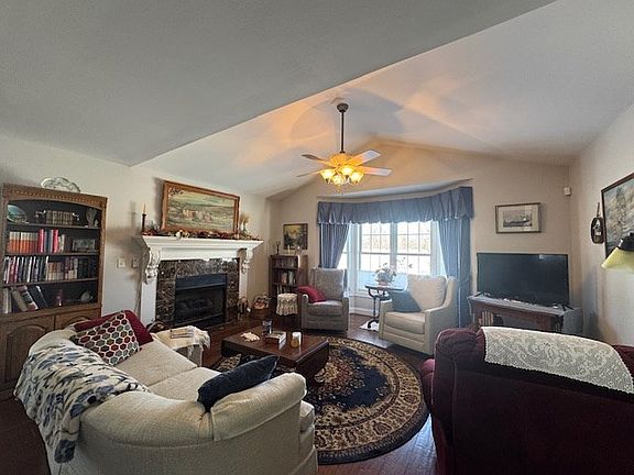 4th image of 932 Snowmass Dr
