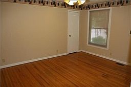 5th image of 418 Seay Ct