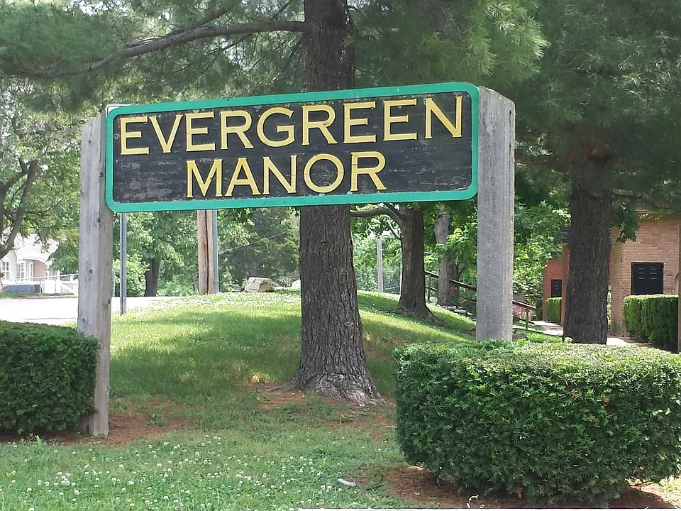 Evergreen Manor Apartments