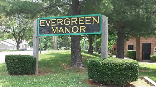 Evergreen Manor Apartments Photo 1