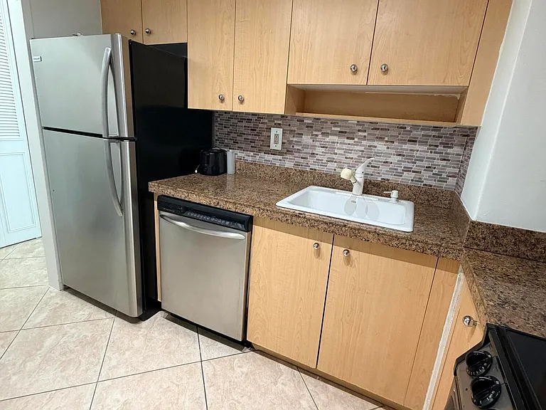 9195 Collins Ave #913 — Photo 11