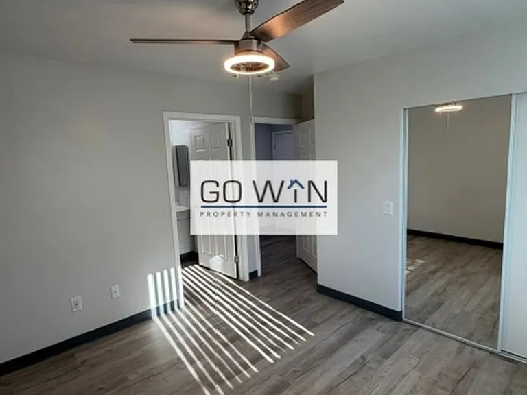 23 E Illini St — Photo 40