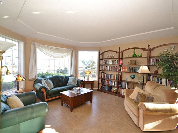 2nd image of 20413 NE 161st St