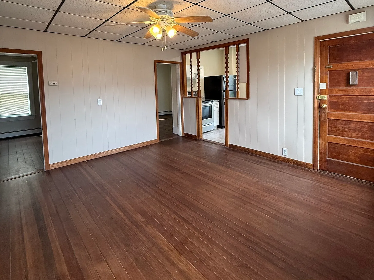 3 bed, 1.0 bath, 1298 sqft, $2,100 — Photo 3