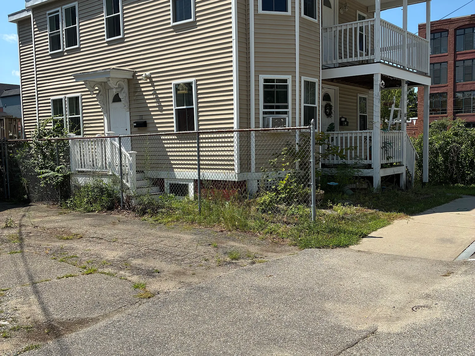 2 bed, 1.5 bath, 1046 sqft, $1,900 — Photo 2