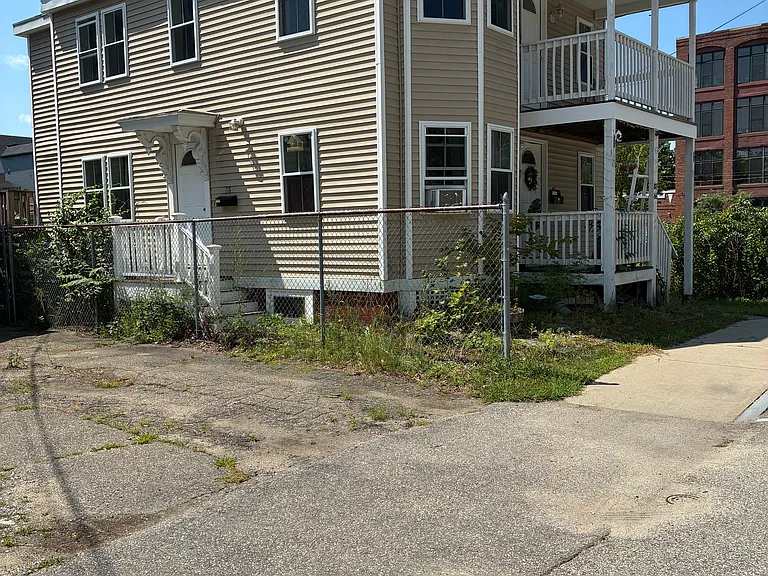 88 3rd St — Photo 2
