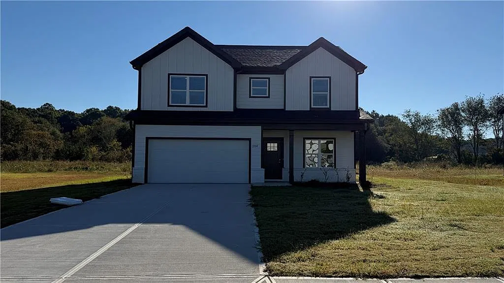 4 bed, 2.5 bath, 2059 sqft, $2,090 — Photo 2