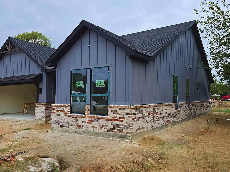 1st image of 106 Meadow Heath Dr