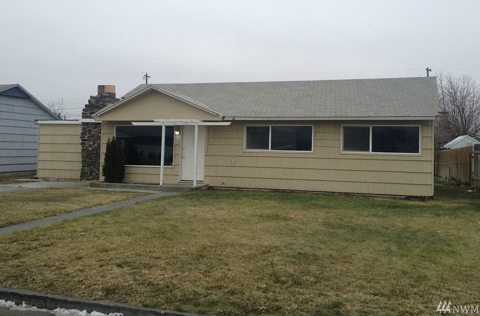 1st image of 1028 E Oak St