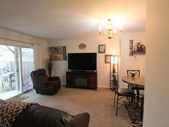 3rd image of 9255 Travellers Ct