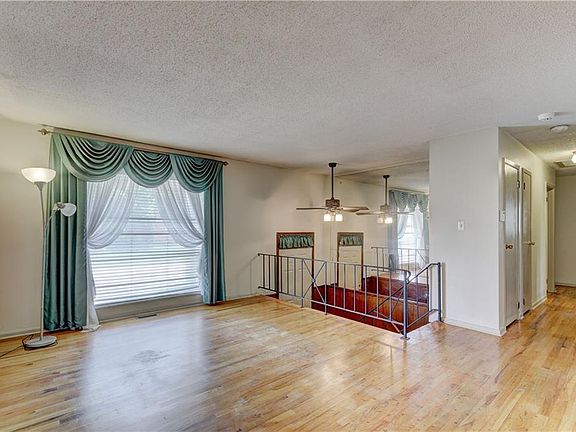 2nd image of 401 Vickie Dr