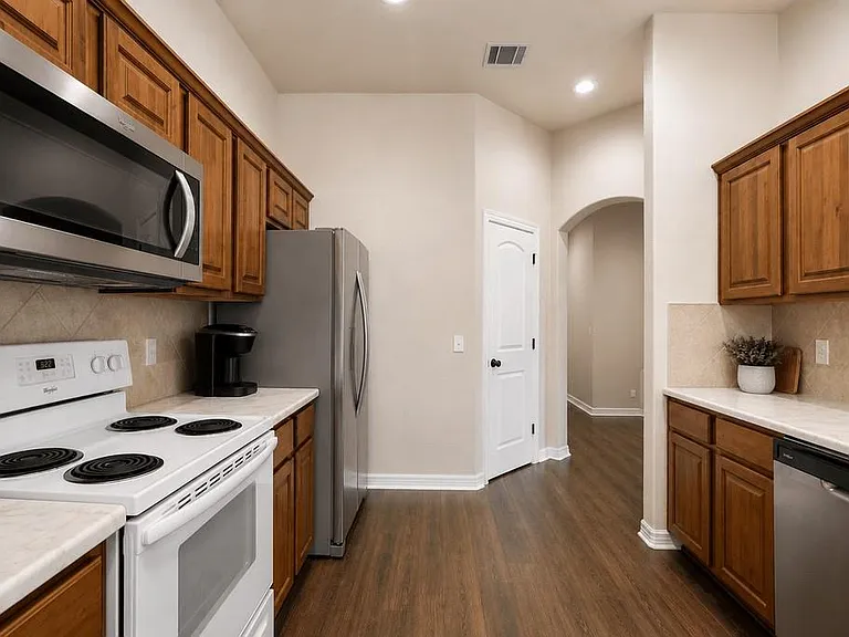 714 Newport Dr — Photo 11