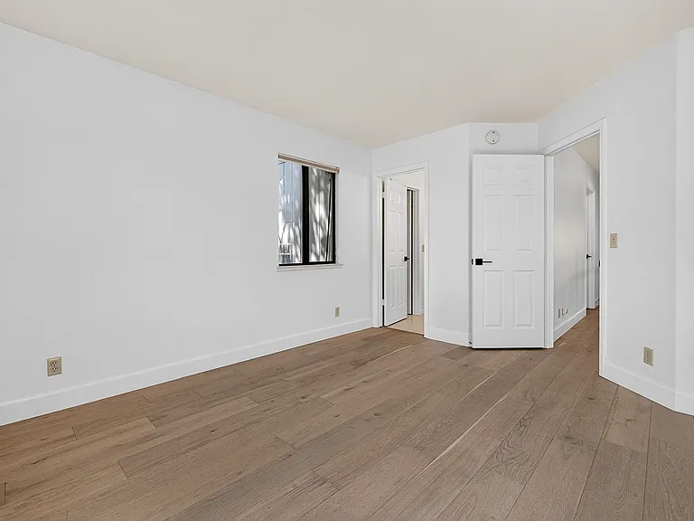 133 Madrid Way — Photo 8