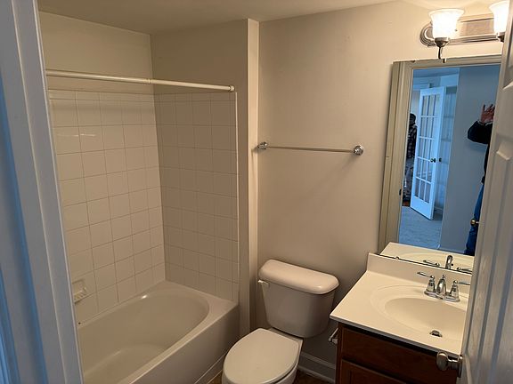 1st Floor Primary Full Bathroom
