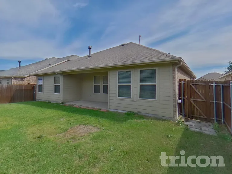 810 Silverbell St — Photo 16