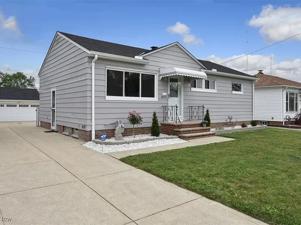 3612 Center Dr, Parma, OH 44134